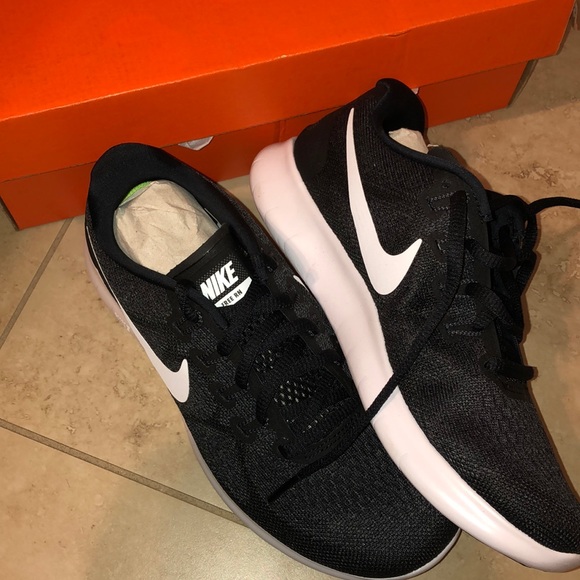 Nike free run flyknit running shoes black 5.5 - Picture 2 of 6